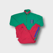 Lade das Bild in den Galerie-Viewer, Puma tracksuit set in green and red featuring a graphic chest patch and full zip.