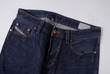 Load image into Gallery viewer, Vintage 2000s Diesel Jeans | 31/32