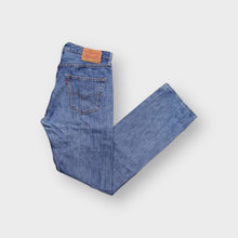 Load image into Gallery viewer, Vintage Levi's Jeans | 30/32