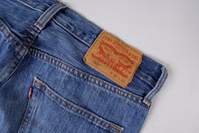 Load image into Gallery viewer, Vintage Levi's Jeans | 30/32