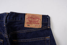 Load image into Gallery viewer, Vintage 90s Levi's Jeans | 33/30