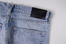 Load image into Gallery viewer, Vintage 2000s Hugo Boss Jeans | 33/30