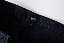 Load image into Gallery viewer, Vintage Hugo Boss Jeans | 32/32