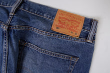 Load image into Gallery viewer, Vintage Levi's Jeans | 36/30