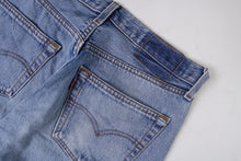 Load image into Gallery viewer, Vintage 90s Levi's Jeans | 31/32