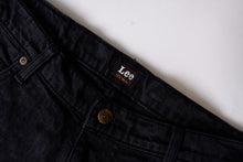 Load image into Gallery viewer, Vintage Lee Jeans | 32/32