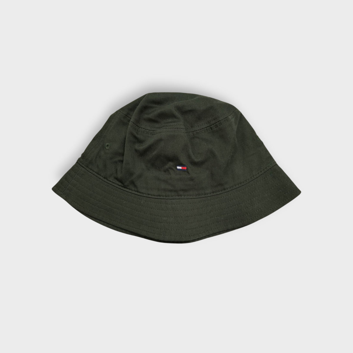 Dark green Tommy Hilfiger bucket hat featuring a small embroidered flag logo