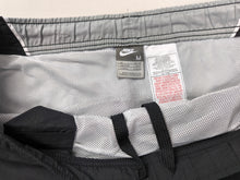 Load image into Gallery viewer, Vintage Nike Shorts | M
