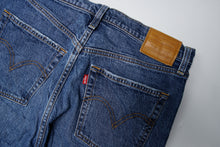 Load image into Gallery viewer, Vintage Levi's Jeans | 30/32