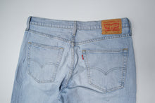 Load image into Gallery viewer, Vintage Levi's Jeans | 32/30