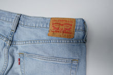 Load image into Gallery viewer, Vintage Levi's Jeans | 32/30