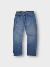 Load image into Gallery viewer, Vintage Levi's Jeans | 36/32