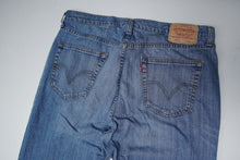 Load image into Gallery viewer, Vintage Levi's Jeans | 36/32