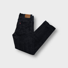 Load image into Gallery viewer, Vintage Levi's Jeans | 32/32