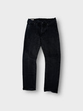 Load image into Gallery viewer, Vintage Levi's Jeans | 32/32
