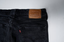 Load image into Gallery viewer, Vintage Levi's Jeans | 32/32