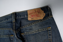 Load image into Gallery viewer, Vintage Levi's Jeans | 32/34