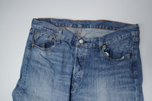 Load image into Gallery viewer, Vintage Levi's Jeans | 36/32