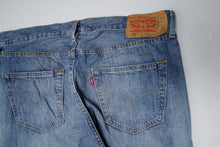 Load image into Gallery viewer, Vintage Levi's Jeans | 36/32