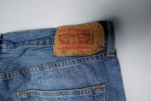 Load image into Gallery viewer, Vintage Levi's Jeans | 36/32