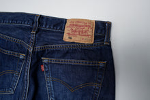 Load image into Gallery viewer, Vintage Levi's Jeans | 32/32