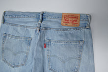 Load image into Gallery viewer, Vintage Levi's Jeans | 33/30