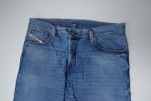 Load image into Gallery viewer, Vintage Levi's Jeans | 34/32