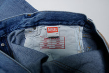 Load image into Gallery viewer, Vintage Levi's Jeans | 34/32