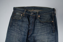 Load image into Gallery viewer, Vintage Levi's Jeans | 32/34