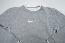 Load image into Gallery viewer, Vintage Nike Sweater | M