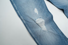 Load image into Gallery viewer, Vintage Wrangler Jeans | 33/32