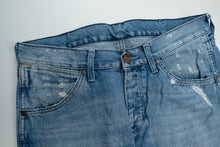 Load image into Gallery viewer, Vintage Wrangler Jeans | 33/32