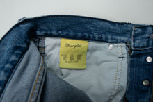 Load image into Gallery viewer, Vintage Wrangler Jeans | 33/32