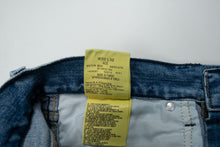 Load image into Gallery viewer, Vintage Wrangler Jeans | 33/32