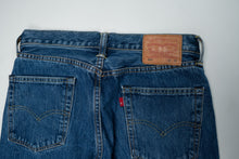 Load image into Gallery viewer, Vintage Levi's Jeans | 30/32