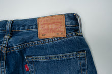 Load image into Gallery viewer, Vintage Levi's Jeans | 30/32
