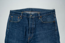 Load image into Gallery viewer, Vintage Levi's Jeans | 36/30