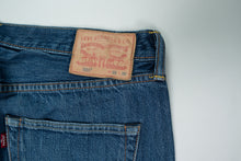 Load image into Gallery viewer, Vintage Levi's Jeans | 36/30