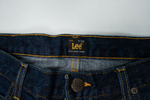Load image into Gallery viewer, Vintage Lee Jeans | 33/32