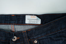 Load image into Gallery viewer, Hugo Boss Jeans | 32/32