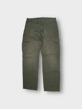 Load image into Gallery viewer, Vintage Lacoste Cargo Pants | M