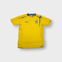 Load image into Gallery viewer, Umbro Sweden Jersey | M