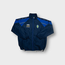 Load image into Gallery viewer, Vintage Umbro Sweden Trackjacket | S / M