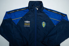 Load image into Gallery viewer, Vintage Umbro Sweden Trackjacket | S / M