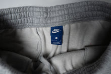 Load image into Gallery viewer, Nike Sweatpants | S