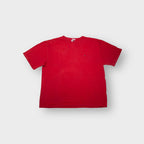 Tommy Hilfiger T-Shirt in red featuring a small embroidered flag logo on the chest