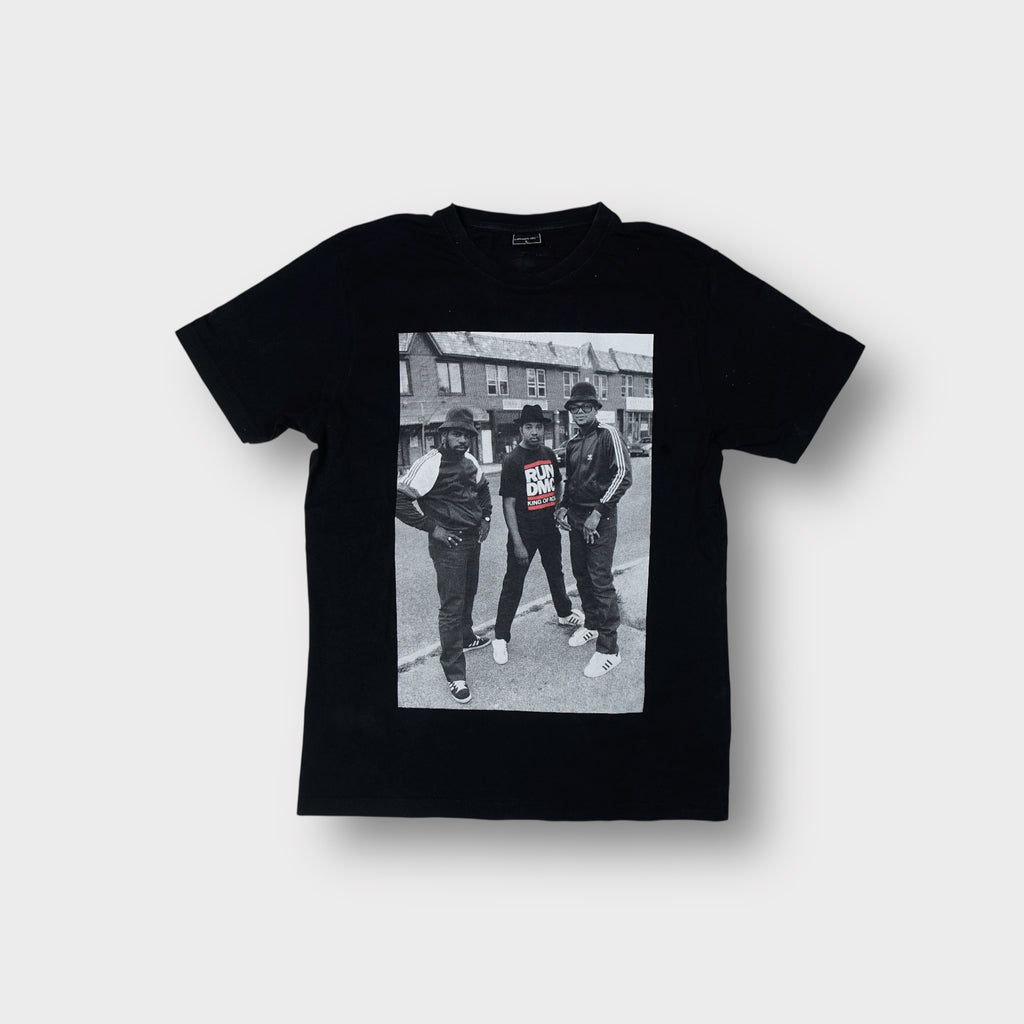 Mister Tee black T-Shirt with a front monochrome photo print of hip-hop group Run DMC