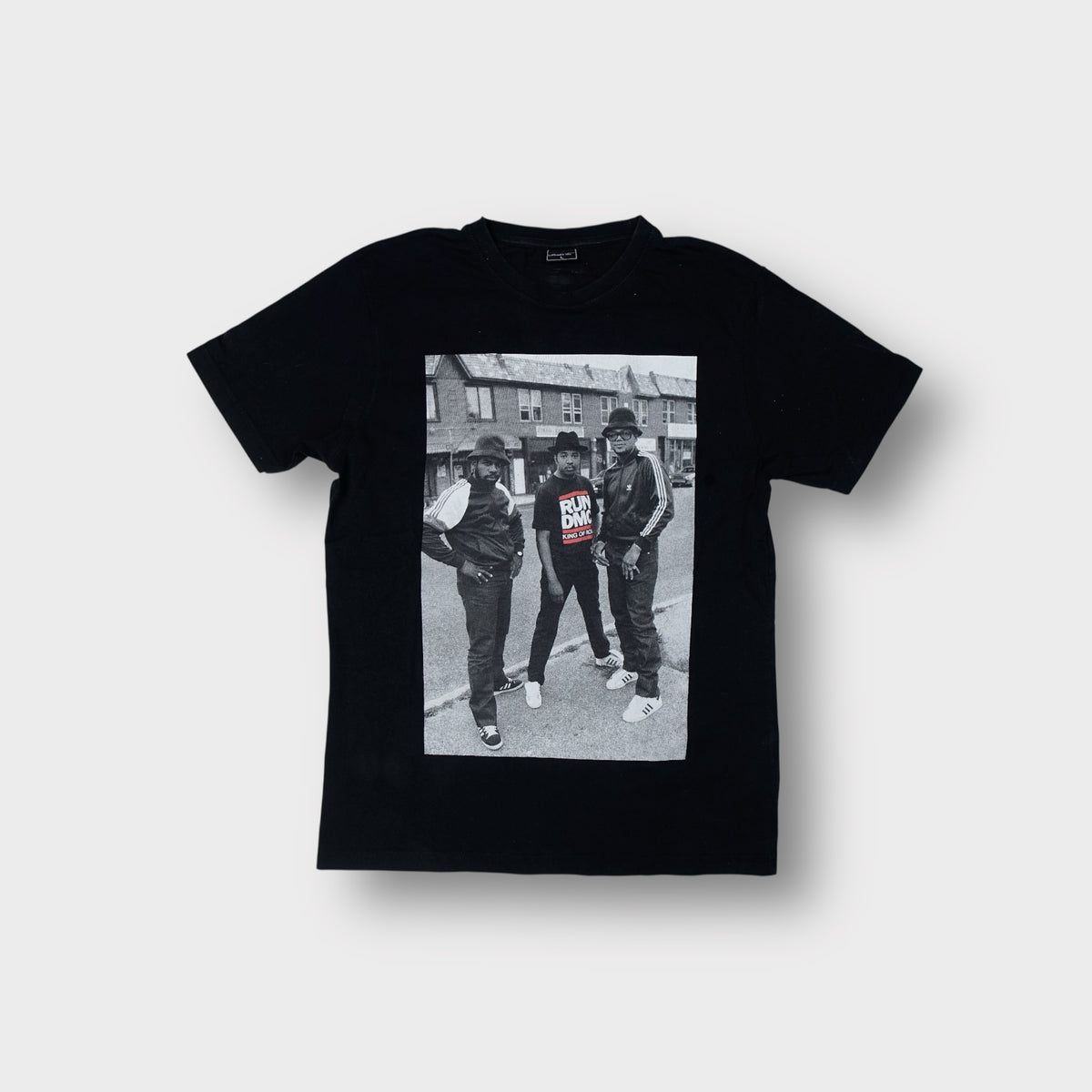 Mister Tee black T-Shirt with a front monochrome photo print of hip-hop group Run DMC