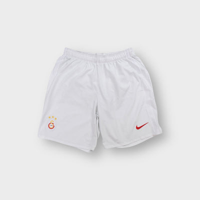 Nike Galatasaray shorts in white featuring an embroidered red Swoosh and club crest
