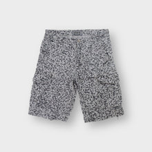 Load image into Gallery viewer, Vintage Levi's Cargo Shorts | W36